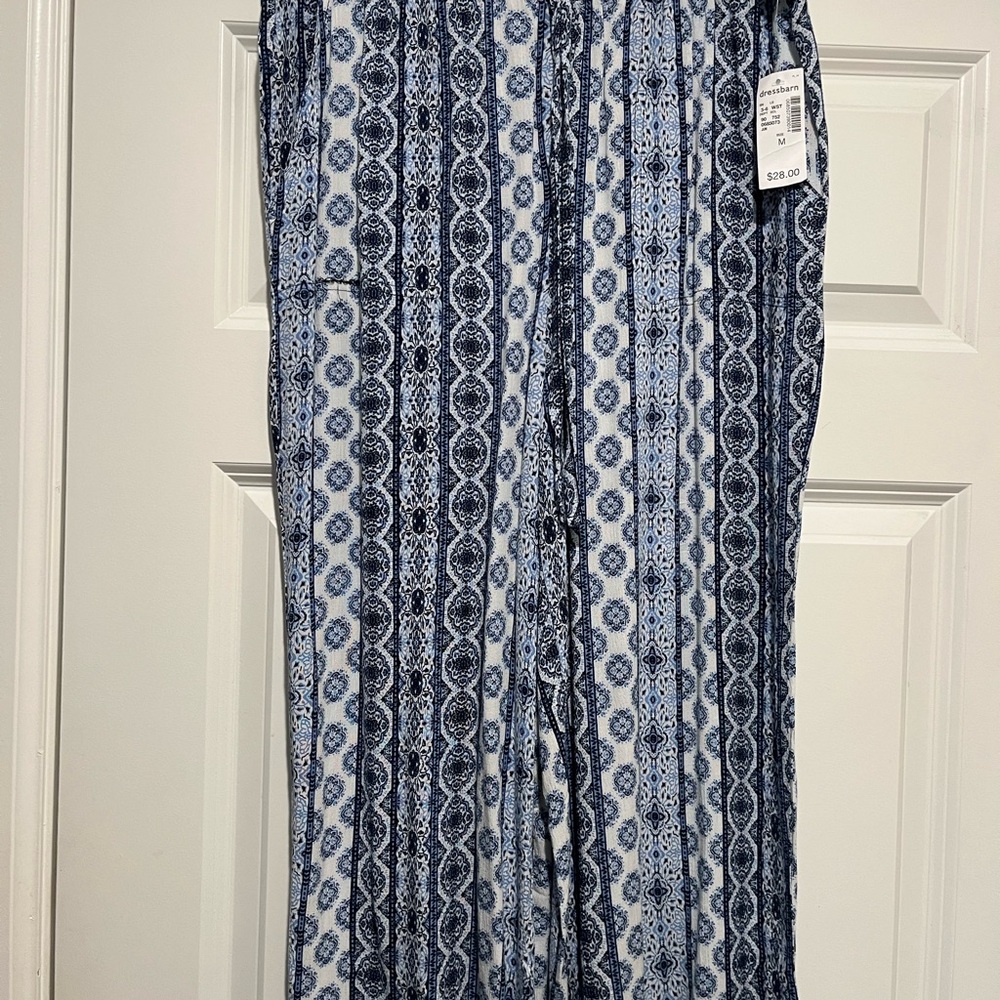Dressbarn Navy and White Patterned Crop pants / capris